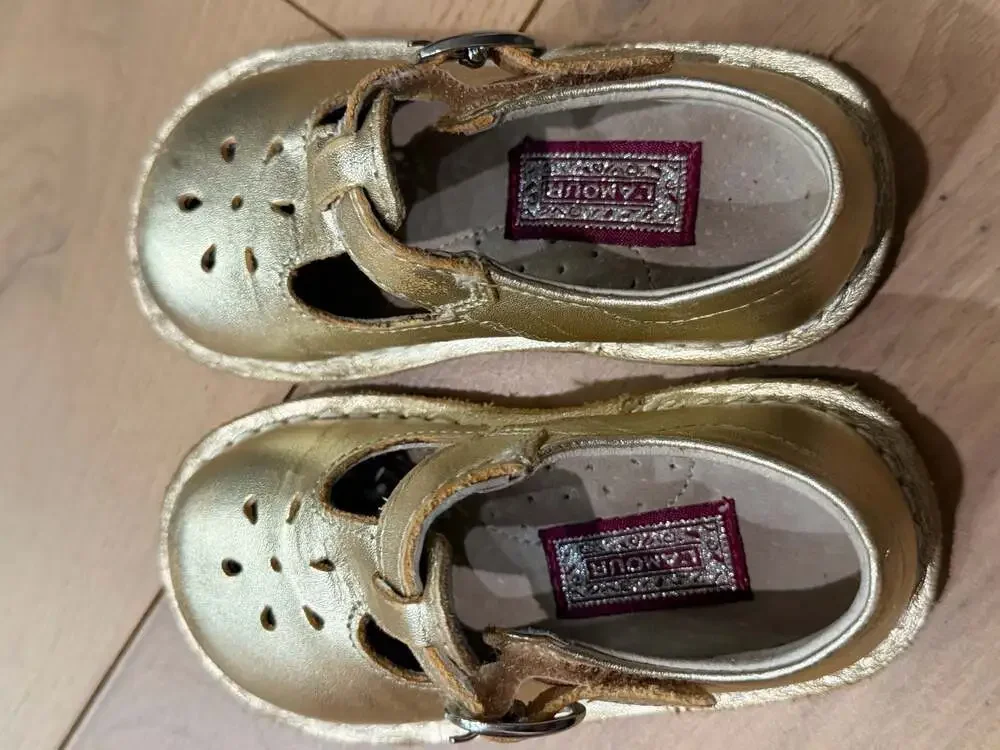L'Amour Joy Metallic Leather Cutout T-Strap Mary Jane Shoes Gold Toddler Size 6